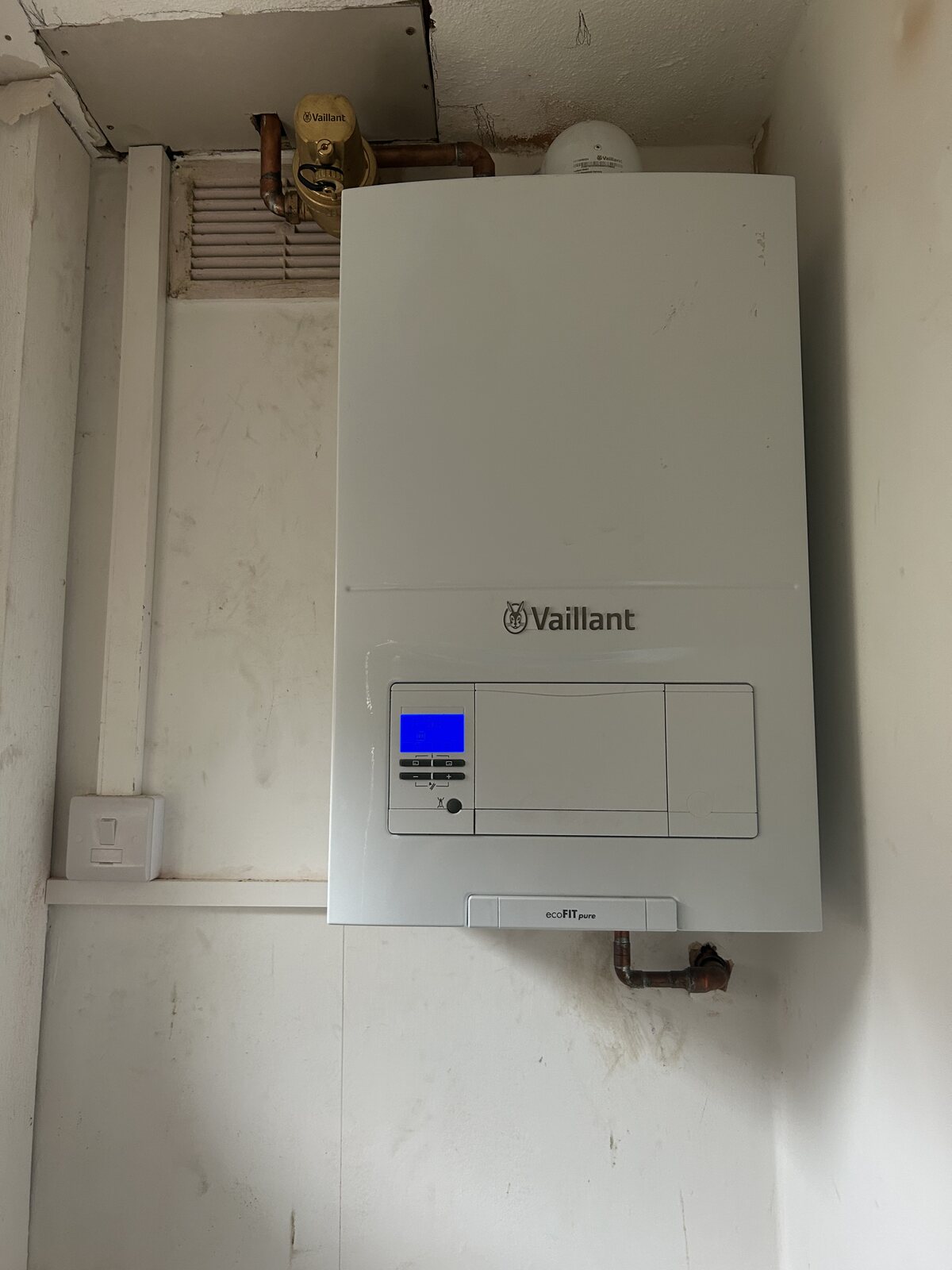 New Vaillant ecoFIT pure heat-only boiler installed in downstairs WC in Pembury
